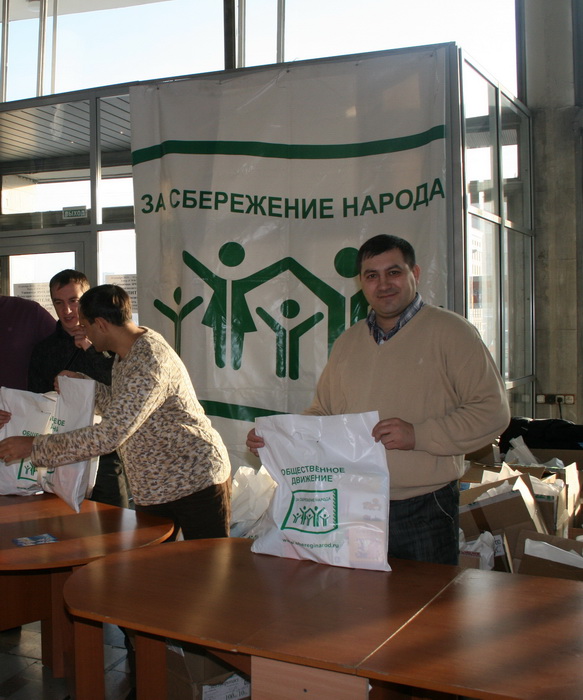 А после окончания спектакля, ребятишек ждали подарки!